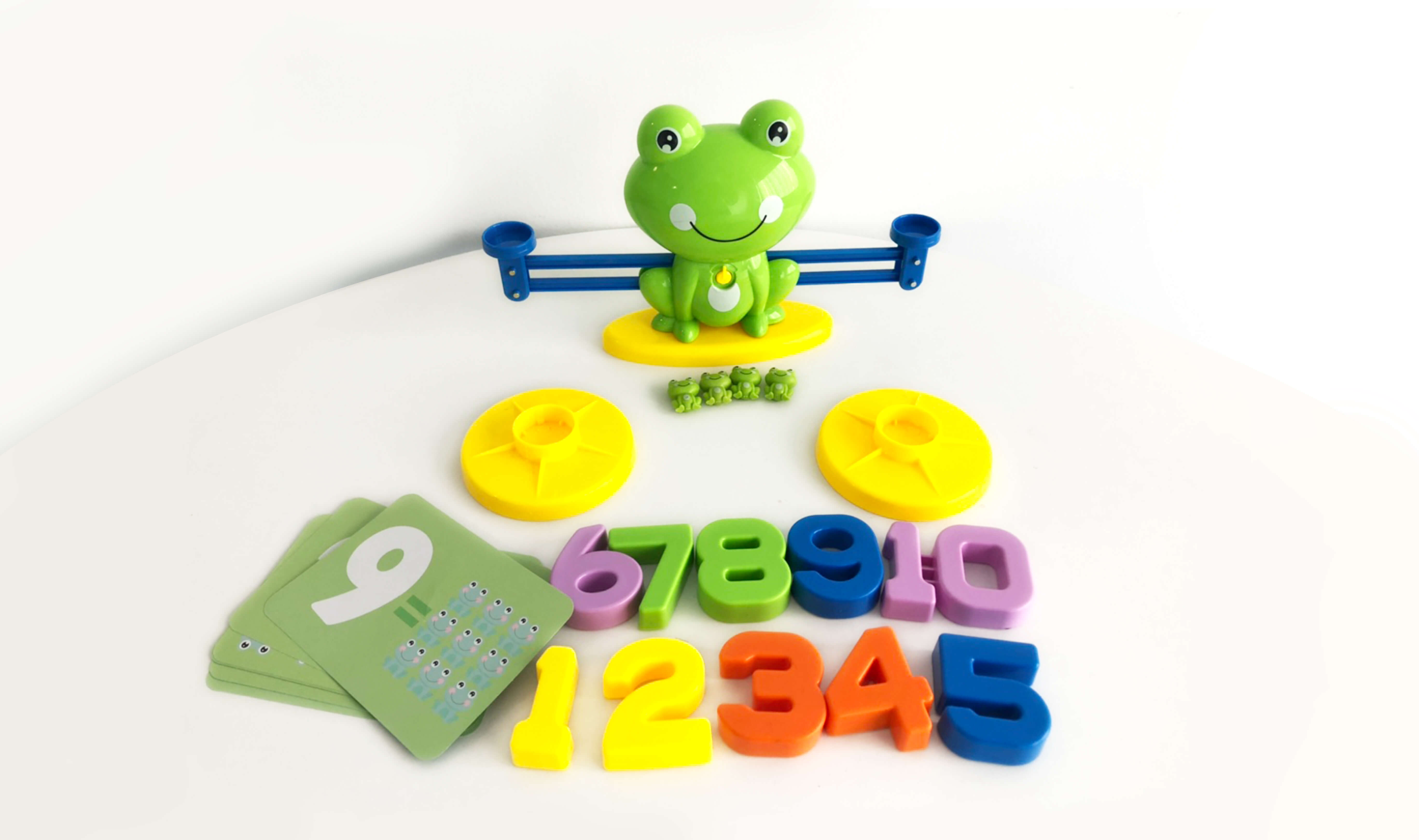 一学年能收到24本豌豆宝典 首创s2两大种类教具,给孩子多元化体验